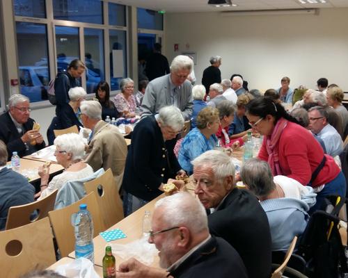 Repas entre messe de cloture et soirée du doyenné