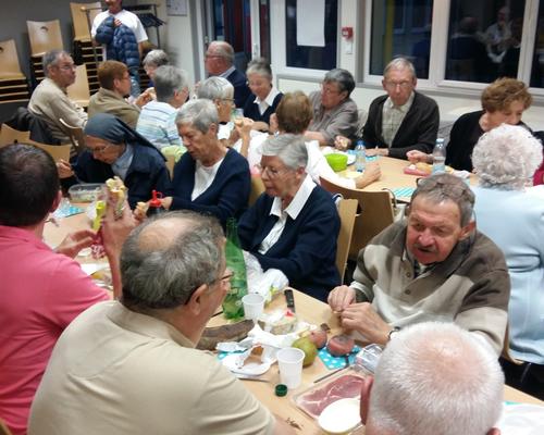 Repas entre messe de cloture et soirée du doyenné