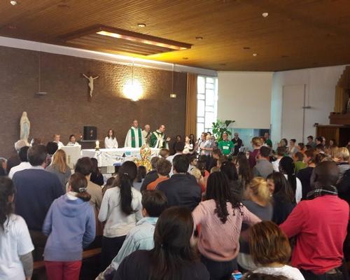 nos responsable régionaux et leur bébé tout nouveau né  nous ont rejoints, pour la messe et les divers envois en mission