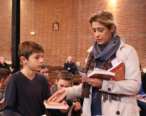 1611_Remise du Nouveau Testament 49