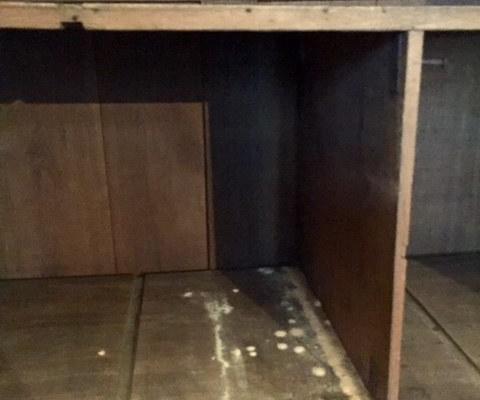 Une des armoires  vermoulue de La Chapelle 