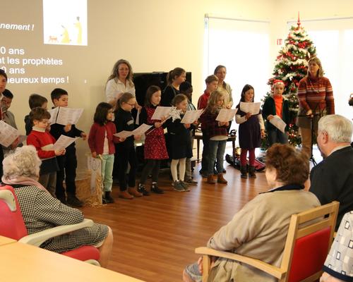 1612_Caté chante Noël résidence MDV 4