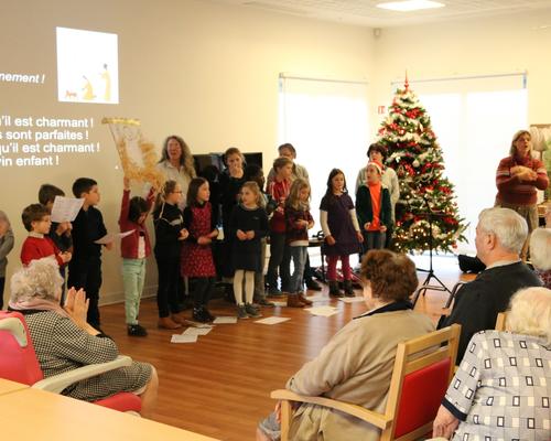 1612_Caté chante Noël résidence MDV 6
