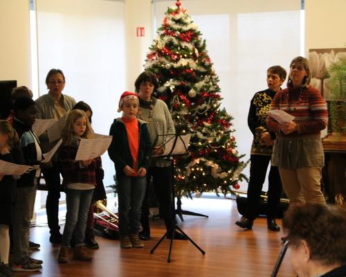 1612_Caté chante Noël résidence MDV 13