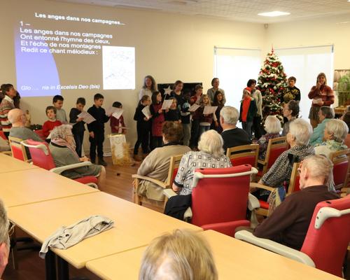 1612_Caté chante Noël résidence MDV 22