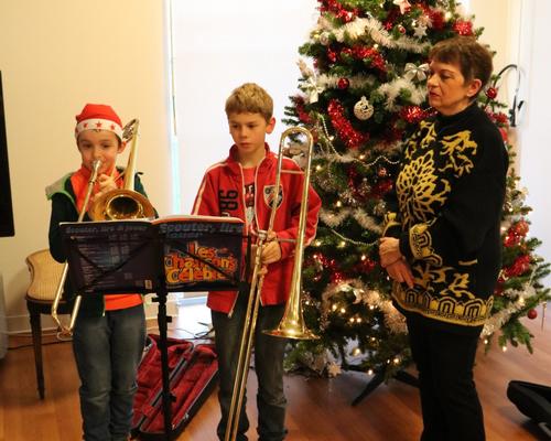 1612_Caté chante Noël résidence MDV 30