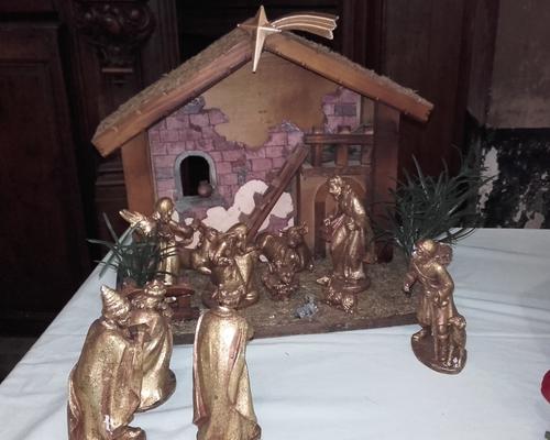 Une crèche apportée par une famille de Condé