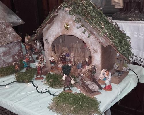 Une crèche apportée par une famille de Condé
