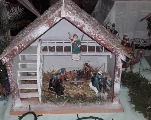 Une crèche apportée par une famille de Condé