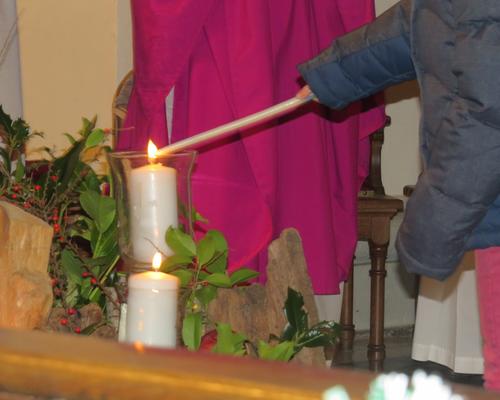 La dernière bougie de ce quatrième dimanche de l'Avent est allumée: dernière  étape avant NOËL.