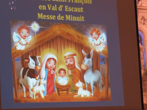 Minuit, l'assemblée chante la venue du Seigneur:...