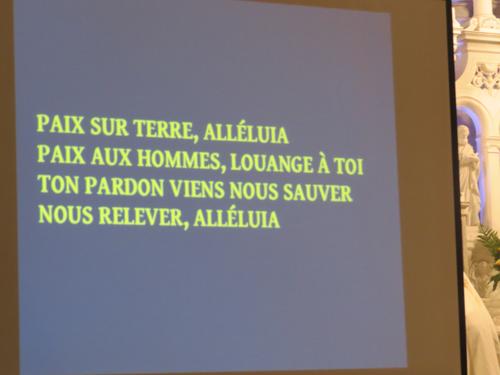 Paix de Dieu donnée à tous.
Paix de Dieu à transmettre à tous par nous les hommes.