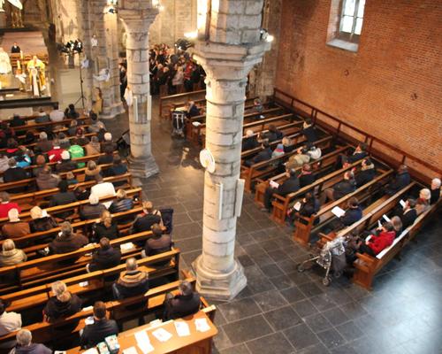 Depuis la tribune.