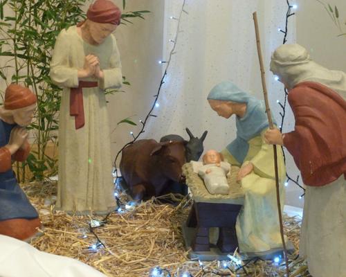 la crèche dans le porche d'entrée