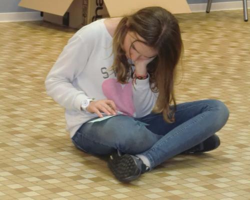 assise en tailleur  : la zen-attitude  quoi de mieux pour un stop-carnet  ?