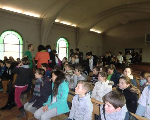... aller tous ensemble à la chapelle