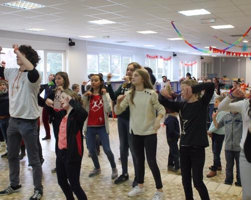 alerte flashmob en plein milieu de la fête foraine