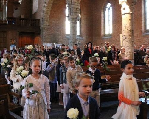 1704_1ères communions (Ecole St-Jean) 7