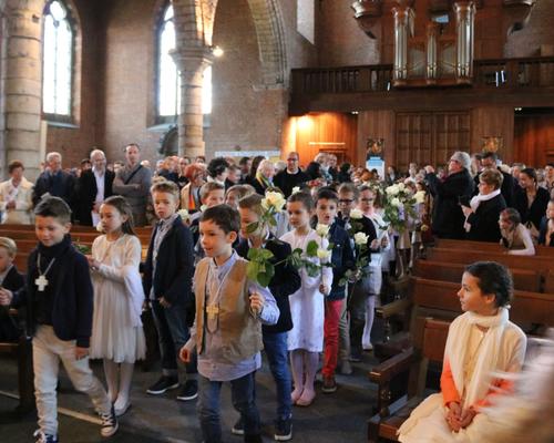 1704_1ères communions (Ecole St-Jean) 10