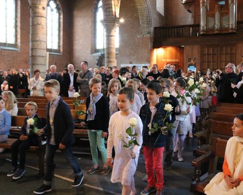 1704_1ères communions (Ecole St-Jean) 11