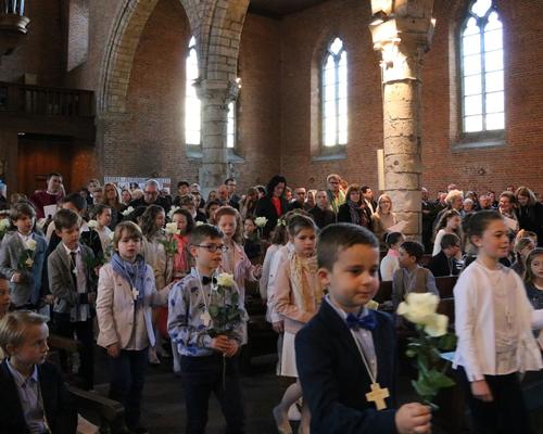 1704_1ères communions (Ecole St-Jean) 14