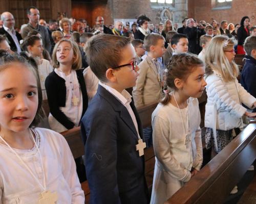 1704_1ères communions (Ecole St-Jean) 21