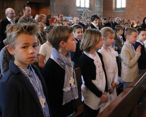 1704_1ères communions (Ecole St-Jean) 22
