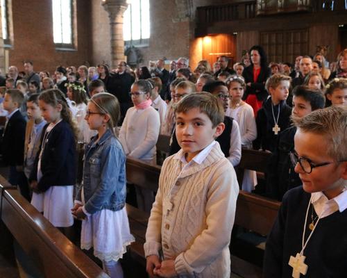 1704_1ères communions (Ecole St-Jean) 27