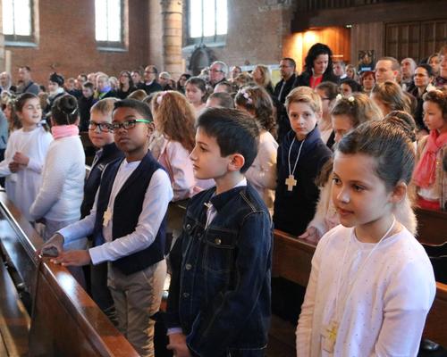 1704_1ères communions (Ecole St-Jean) 28