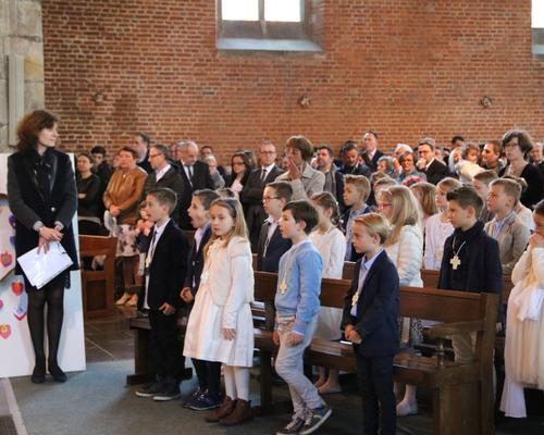 1704_1ères communions (Ecole St-Jean) 39