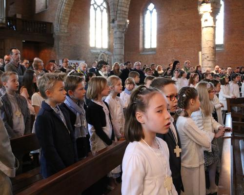 1704_1ères communions (Ecole St-Jean) 53