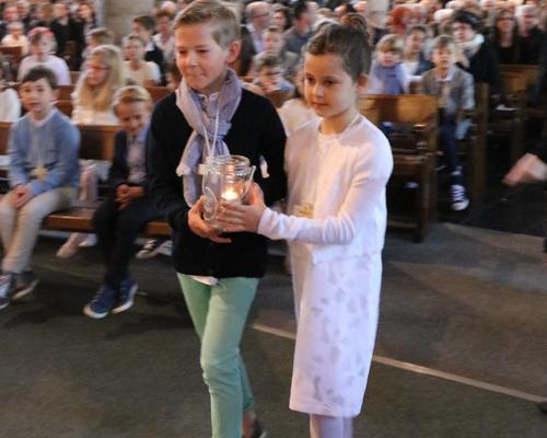 1704_1ères communions (Ecole St-Jean) 56