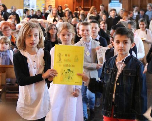 1704_1ères communions (Ecole St-Jean) 57
