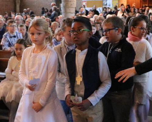 1704_1ères communions (Ecole St-Jean) 58