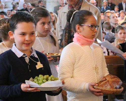 1704_1ères communions (Ecole St-Jean) 59