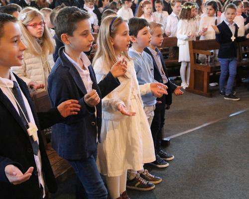 1704_1ères communions (Ecole St-Jean) 66