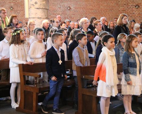 1704_1ères communions (Ecole St-Jean) 68