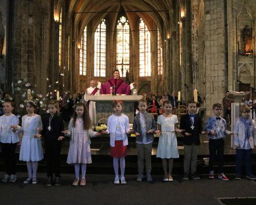 1704_1ères communions (Ecole St-Jean) 74