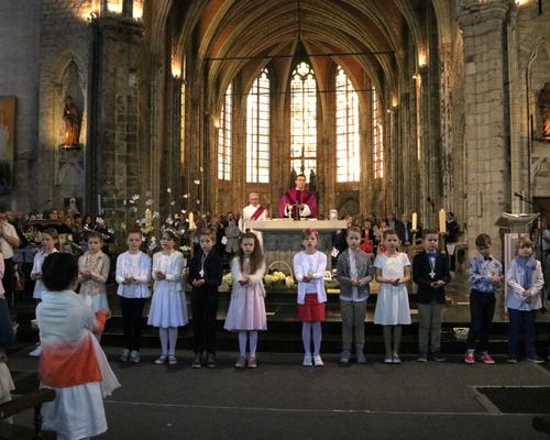 1704_1ères communions (Ecole St-Jean) 75