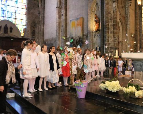 1704_1ères communions (Ecole St-Jean) 78