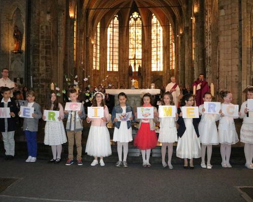 1704_1ères communions (Ecole St-Jean) 90