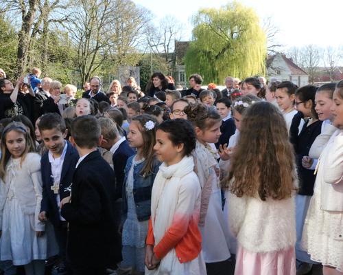 1704_1ères communions (Ecole St-Jean) 93