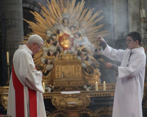 Encensement du diacre.