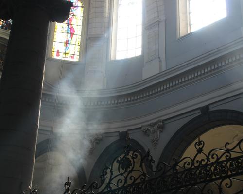 Volutes d'encens.