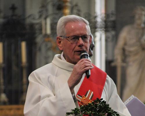 "Allez dans la paix du Christ!"