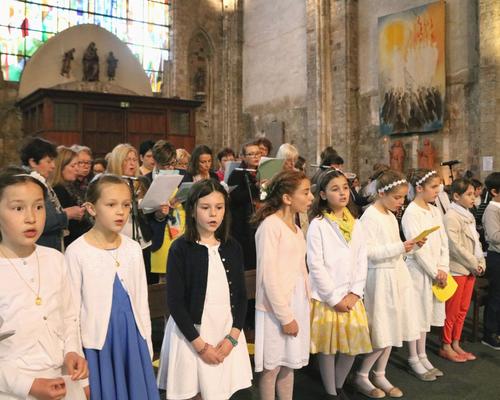 1705_1ères communions (Ecole de la Ste-Union) 57