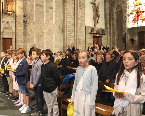 1705_1ères communions (Ecole de la Ste-Union) 60