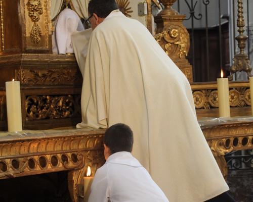 Dépôt au tabernacle.