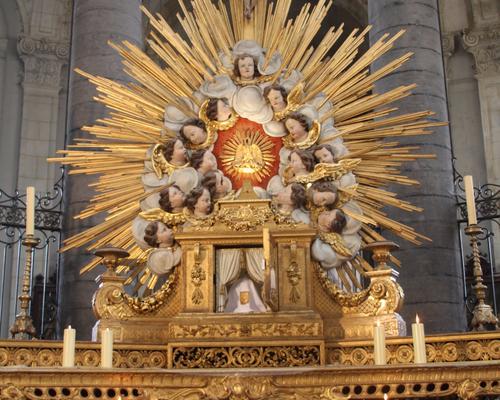 Au tabernacle.