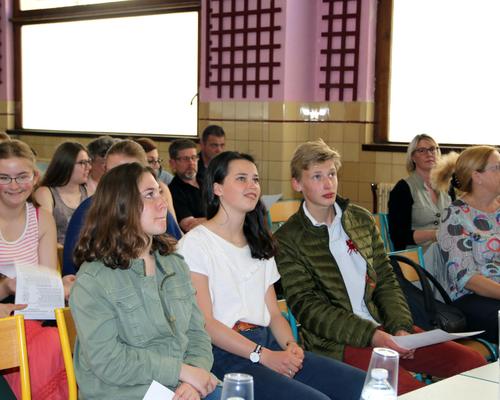 1705_Mgr Garnier rencontre les confirmands 4